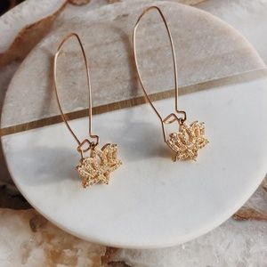 Gold lightweight lotus flower earrings w crystals